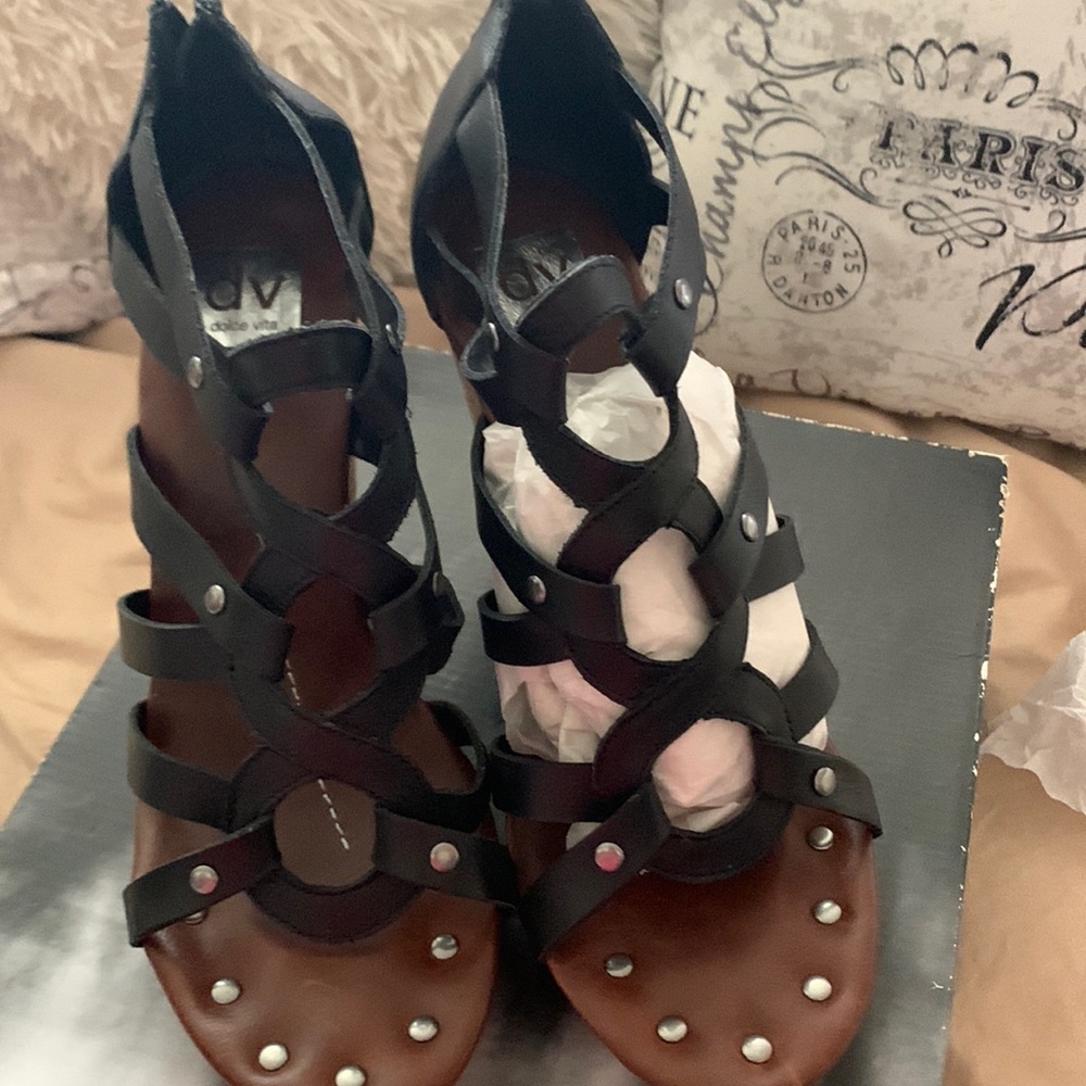 Sandals/ platform/wedges